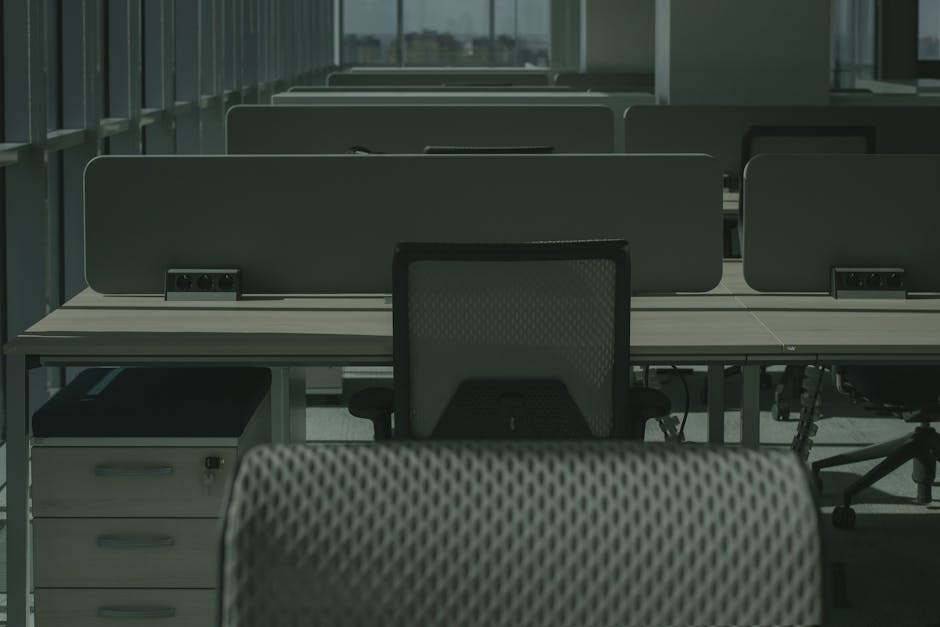 Laptop Stands for Hot Desking: Finding Portable Solutions